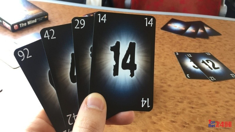 Hình dáng lá bài trong trò chơi Board game The Mind