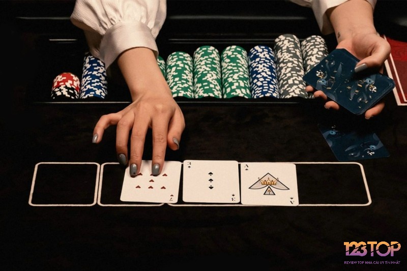 Thuật ngữ poker thể hiện cho vị trí Dealer điều khiển bàn chơi 